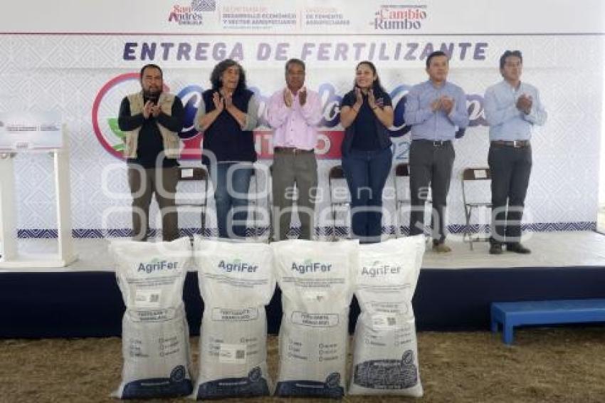SAN ANDRÉS CHOLULA . ENTREGA FERTILIZANTE