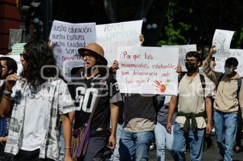 MANIFESTACIÓN ESTUDIANTES