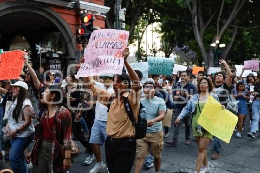 MANIFESTACIÓN ESTUDIANTES BUAP