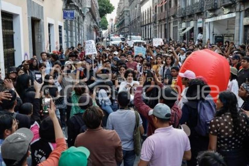 MANIFESTACIÓN ESTUDIANTES BUAP