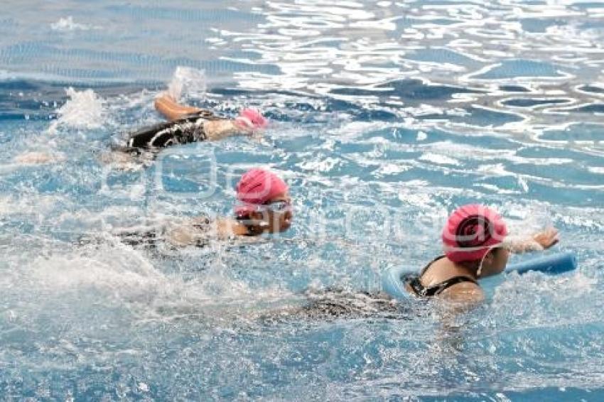 AYUNTAMIENTO . NATACIÓN PARA CIEGOS