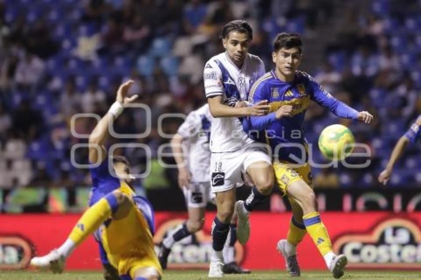 FÚTBOL . CLUB PUEBLA VS TIGRES