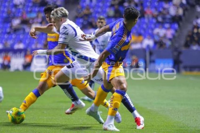 FÚTBOL . CLUB PUEBLA VS TIGRES