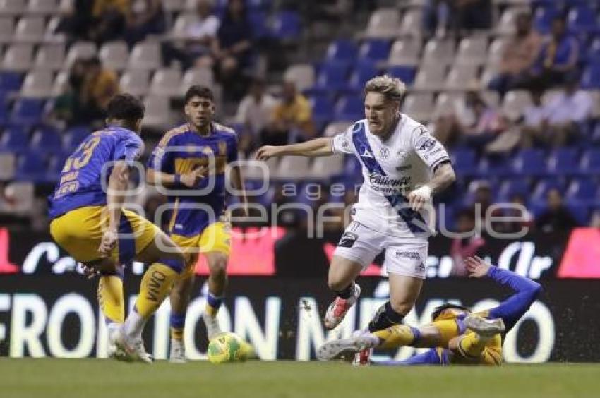 FÚTBOL . CLUB PUEBLA VS TIGRES