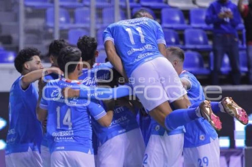 FÚTBOL . CRUZ AZUL VS PUMAS