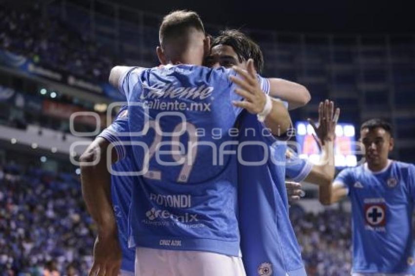 FÚTBOL . CRUZ AZUL VS PUMAS