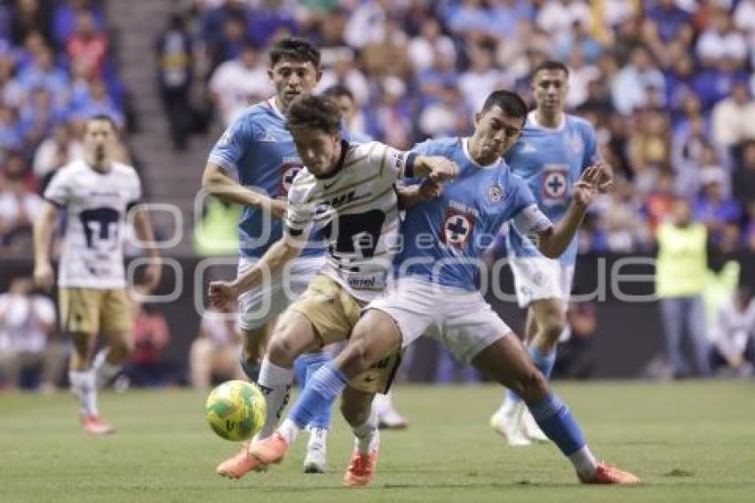 FÚTBOL . CRUZ AZUL VS PUMAS