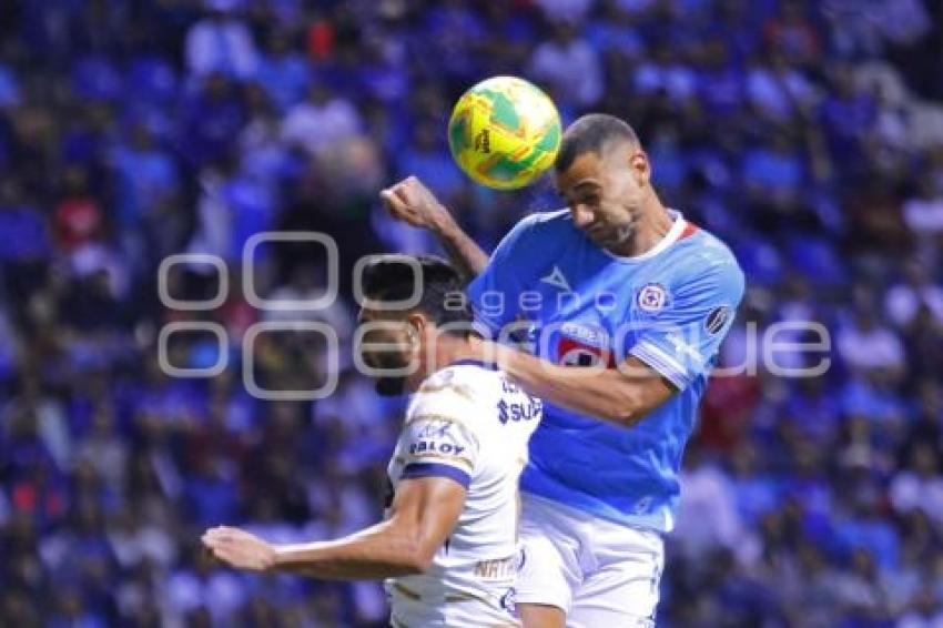 FÚTBOL . CRUZ AZUL VS PUMAS