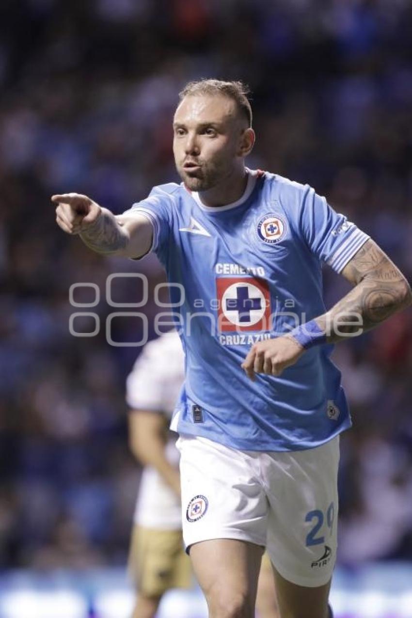 FÚTBOL . CRUZ AZUL VS PUMAS
