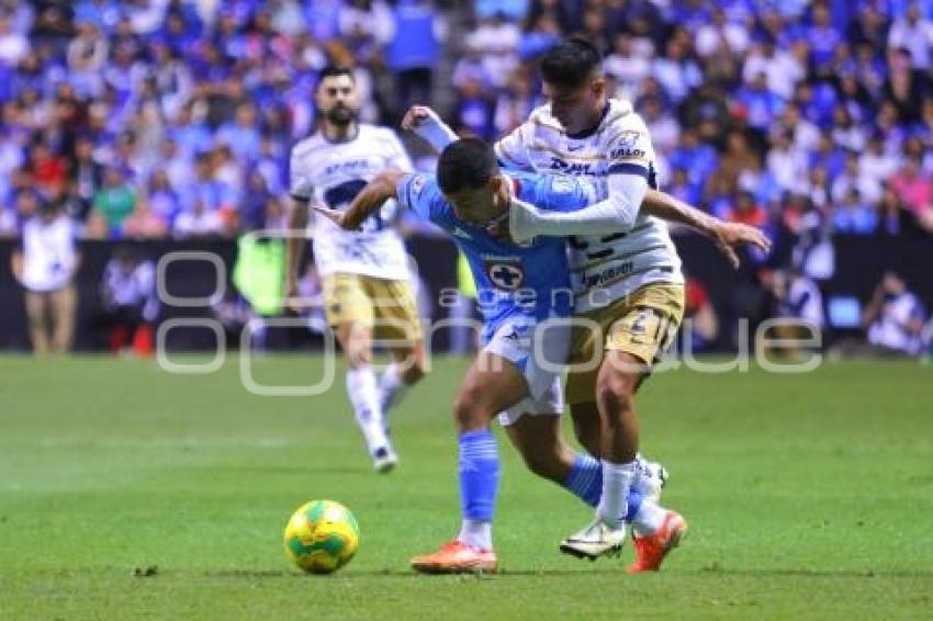 FÚTBOL . CRUZ AZUL VS PUMAS