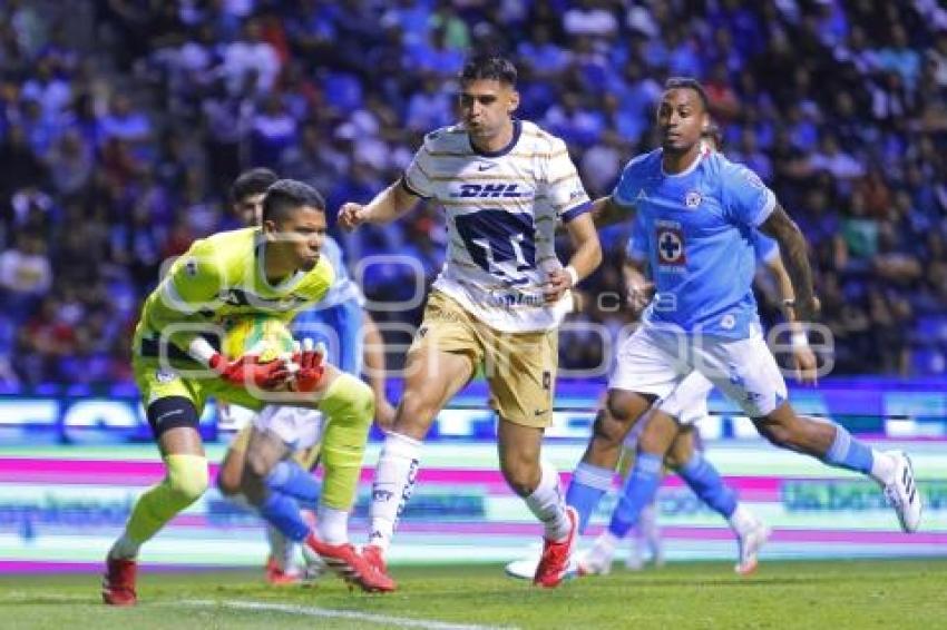 FÚTBOL . CRUZ AZUL VS PUMAS