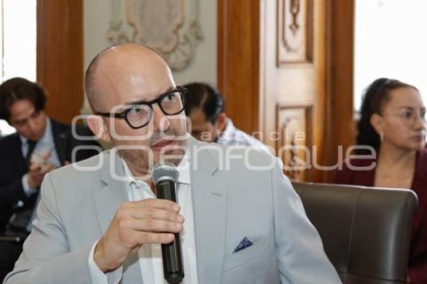 HÉCTOR GONZÁLEZ