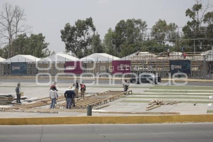 DESFILE 5 DE MAYO . GRADAS