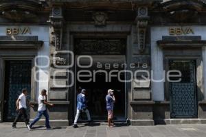 BANCOS . DÍA DEL TRABAJO
