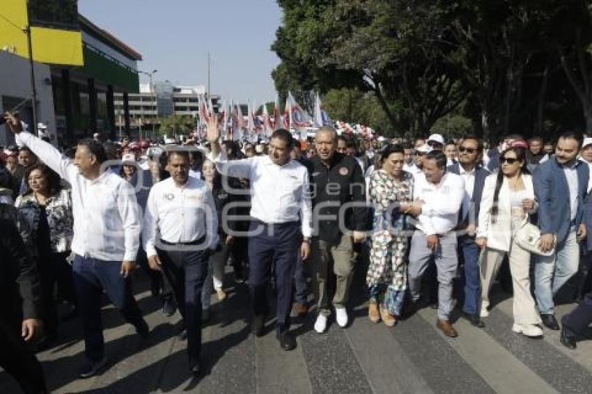 DESFILE . DÍA DEL TRABAJO