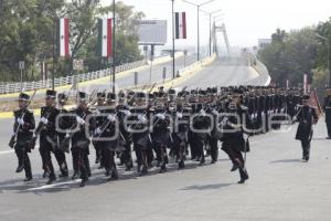 DESFILE 5 DE MAYO . ENSAYO