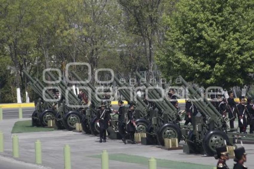 DESFILE 5 DE MAYO . ENSAYO