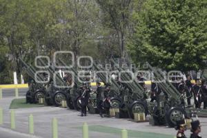 DESFILE 5 DE MAYO . ENSAYO