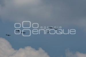 DESFILE 5 DE MAYO . AVIONES