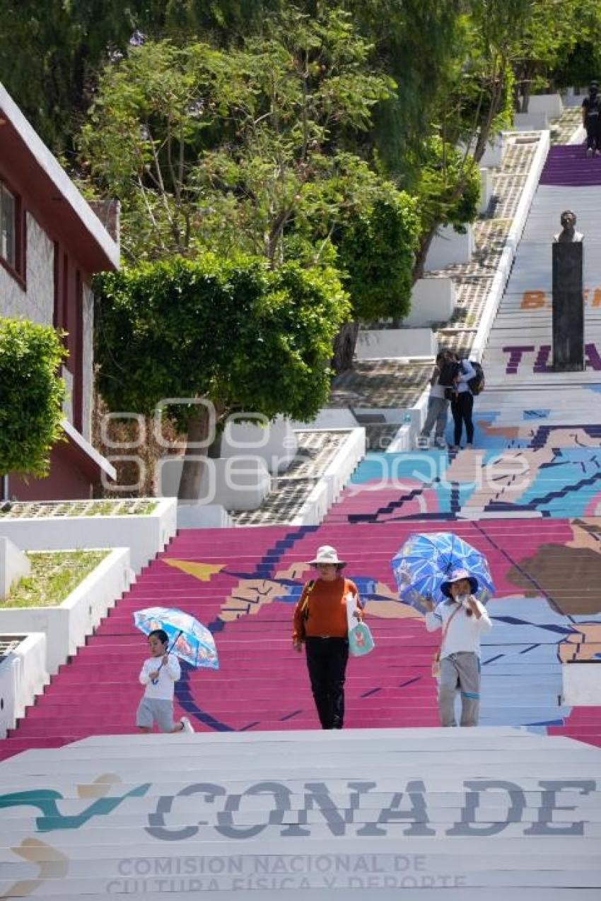 TLAXCALA . ESCALINATAS LOS HÉROES