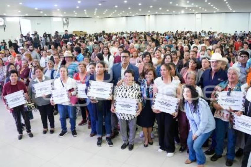 TLAXCALA . ENTREGA DE DESGRANADORAS