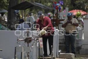 PANTEÓN MUNICIPAL . 10 DE MAYO