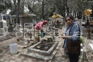 PANTEÓN MUNICIPAL . 10 DE MAYO