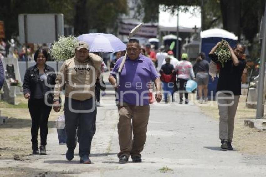 PANTEÓN MUNICIPAL . 10 DE MAYO
