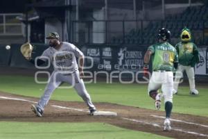 BÉISBOL . PERICOS VS LEONES