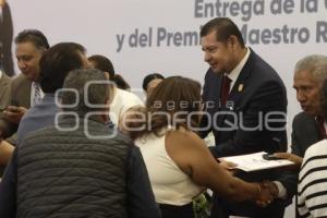 GOBIERNO ESTATAL . CONDECORACIONES MAESTROS