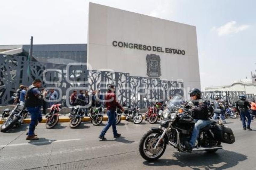 MANIFESTACIÓN . MOTOCICLISTAS
