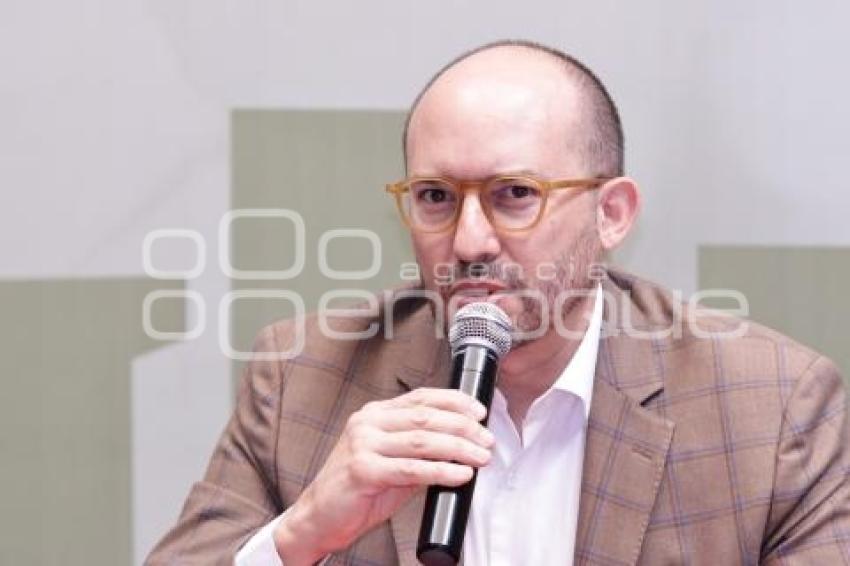 HÉCTOR GONZÁLEZ