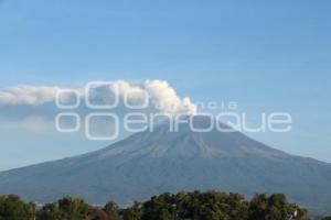 VOLCÁN POPOCATÉPETL . FUMAROLA