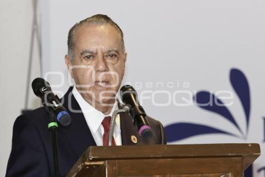 CRUZ ROJA . CARLOS FREANER
