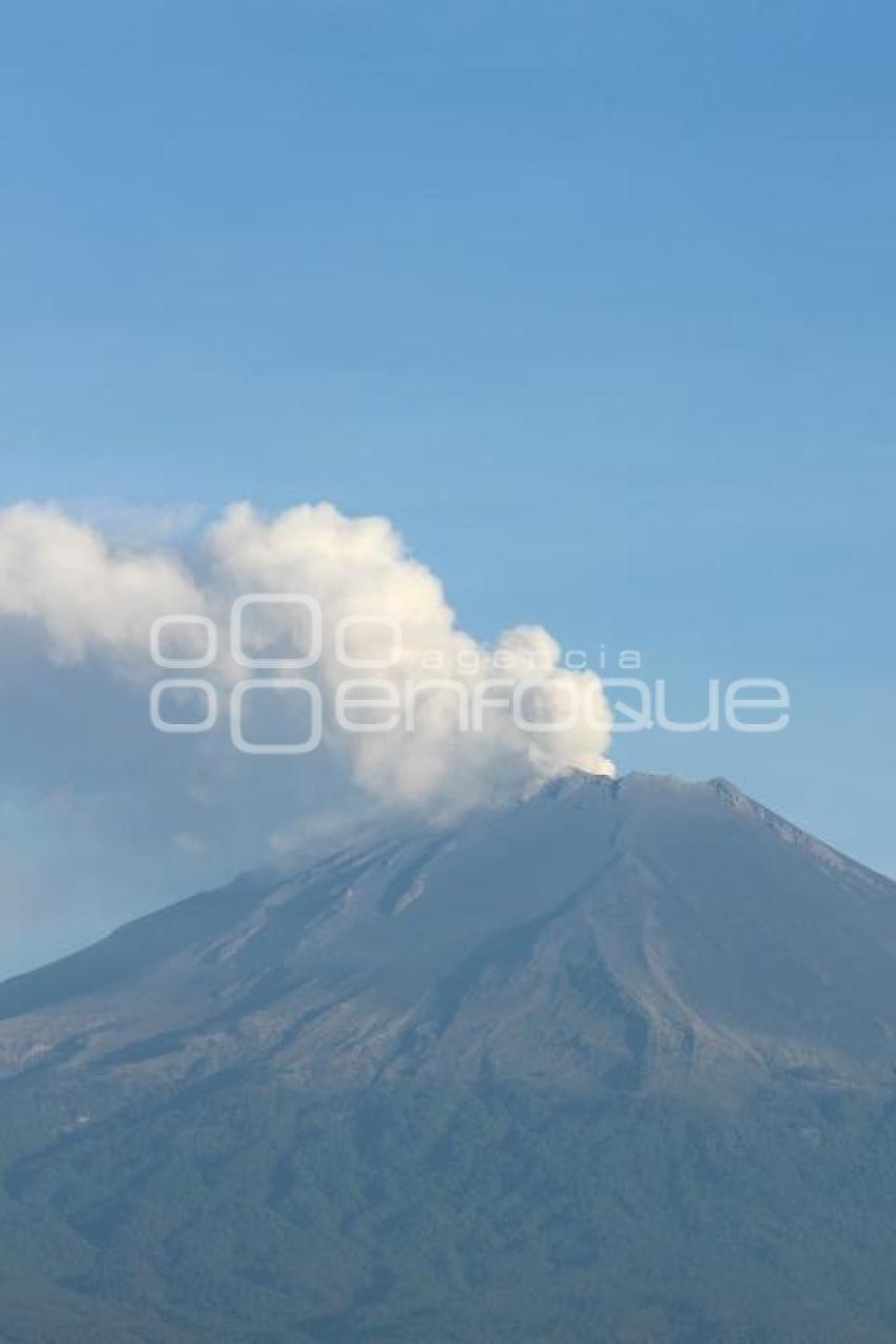 VOLCÁN POPOCATÉPETL . FUMAROLA