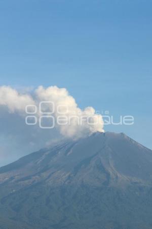 VOLCÁN POPOCATÉPETL . FUMAROLA