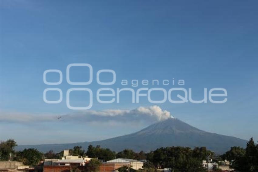 VOLCÁN POPOCATÉPETL . FUMAROLA