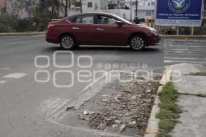 ALCANTARILLA . BASURA