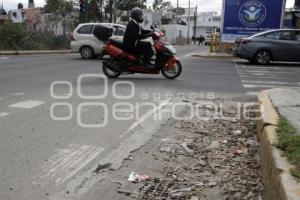 ALCANTARILLA . BASURA
