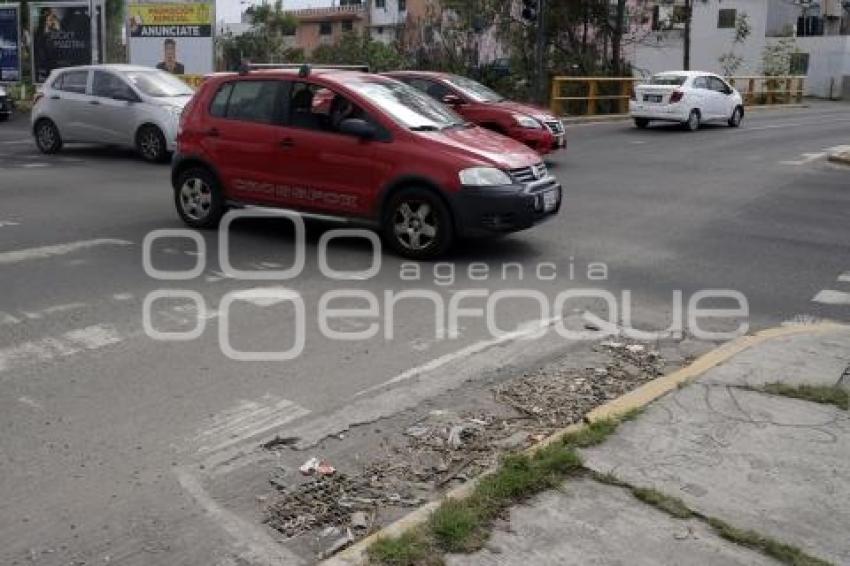 ALCANTARILLA . BASURA