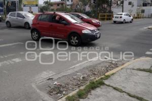 ALCANTARILLA . BASURA