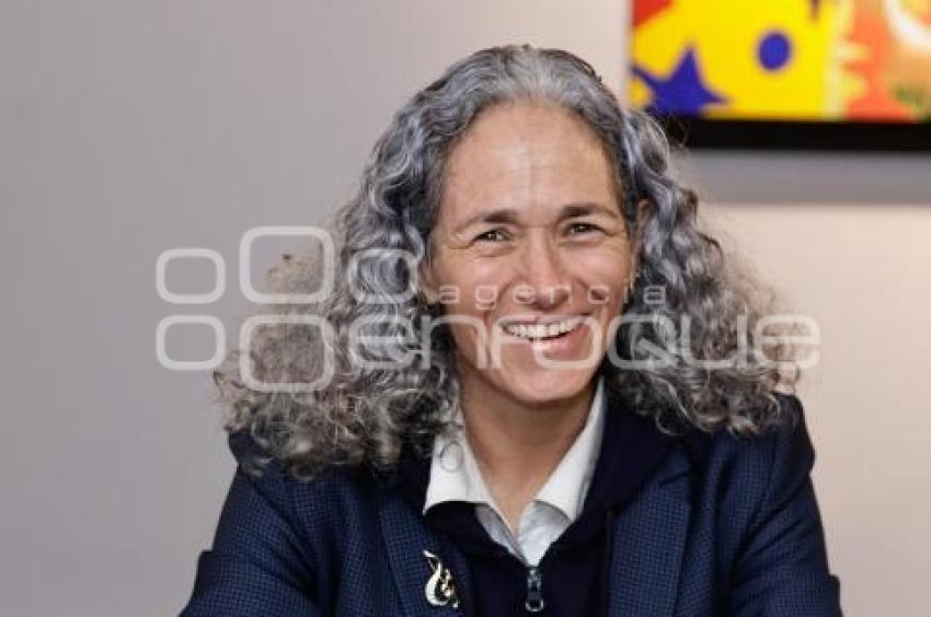 LIZZI CENICEROS