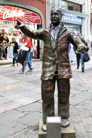ESCULTURA . 5 DE MAYO