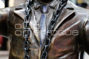 ESCULTURA . 5 DE MAYO