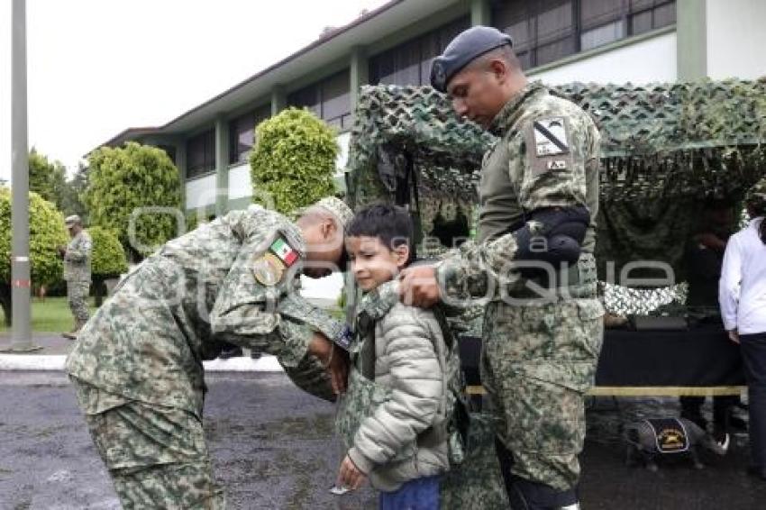 EJÉRCITO . PASEO DOMINICAL