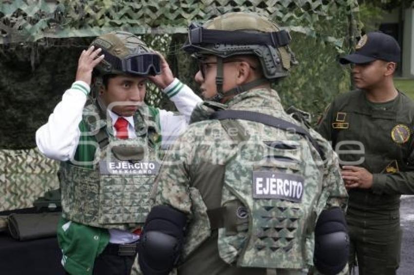 EJÉRCITO . PASEO DOMINICAL