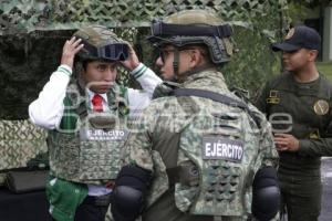 EJÉRCITO . PASEO DOMINICAL