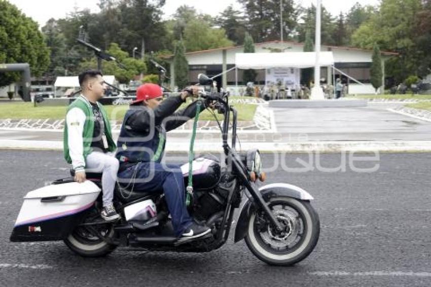 EJÉRCITO . PASEO DOMINICAL