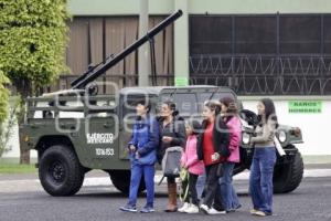 EJÉRCITO . PASEO DOMINICAL