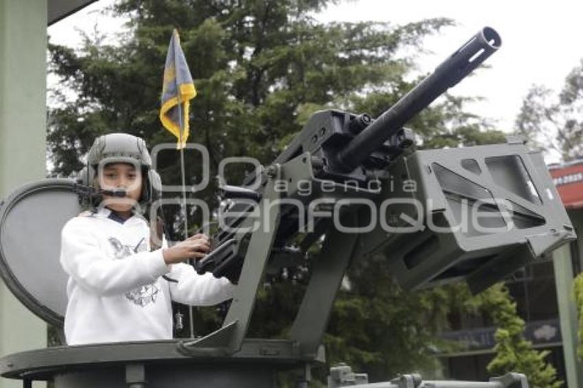 EJÉRCITO . PASEO DOMINICAL